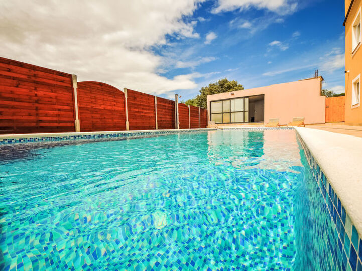 Cozy Villa with Private Pool, 5 Bedrooms & Peaceful Setting Near Biograd na Moru - Villa 1000, Polaca, Croatia