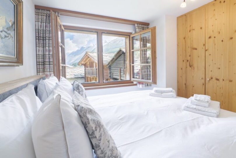A Cozy Alpine Embrace Beneath the Matterhorn 1205