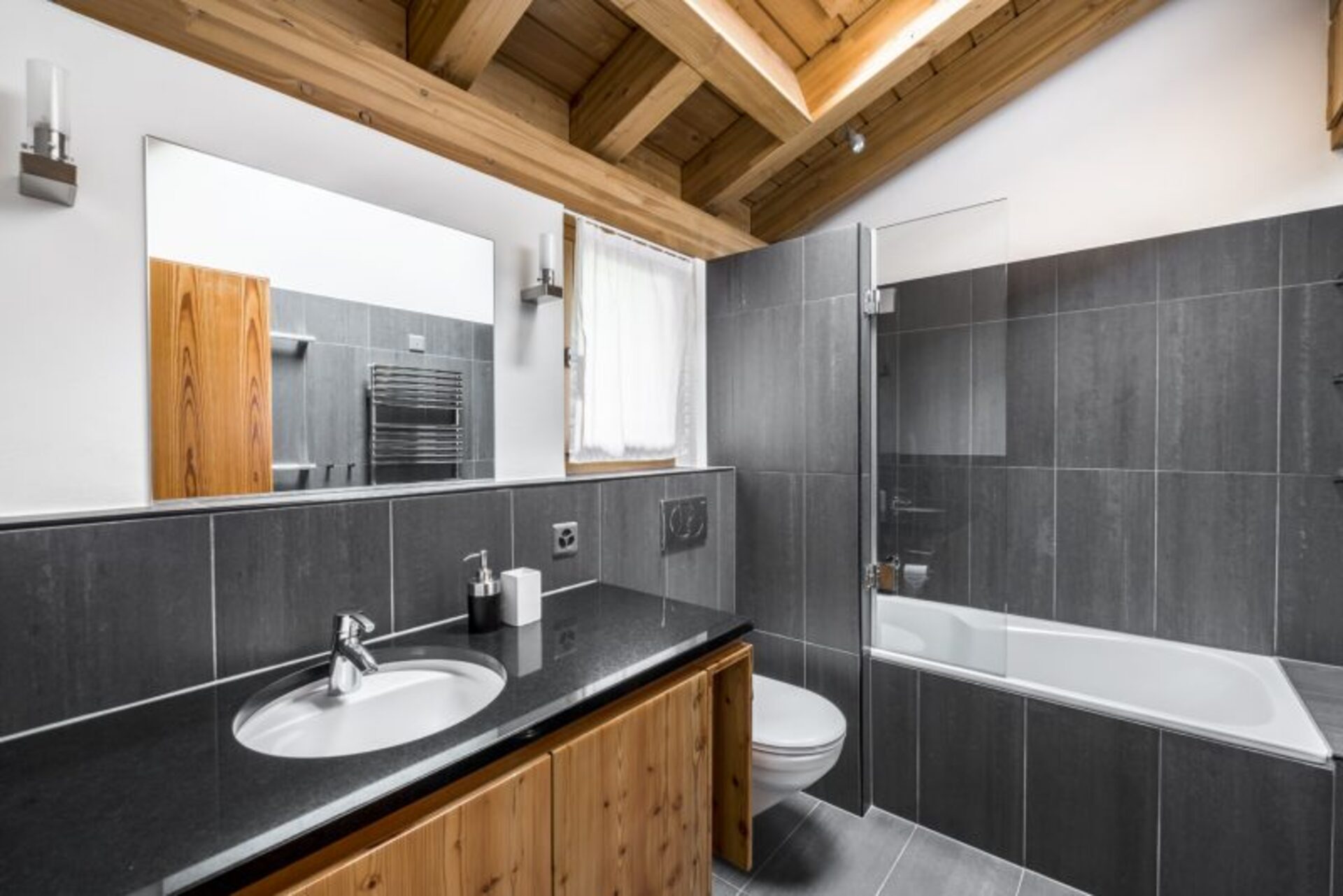 A Mountain Retreat of Elegance 1014