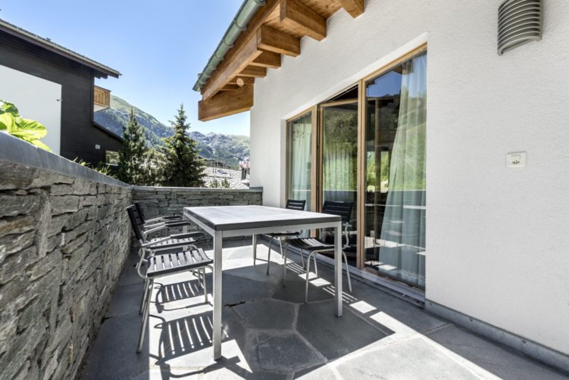 A Mountain Retreat of Elegance 1014