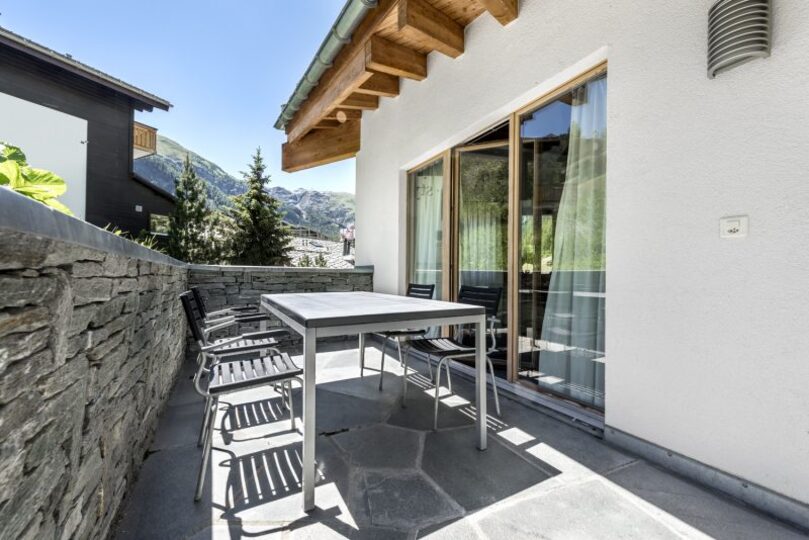 A Mountain Retreat of Elegance 1014