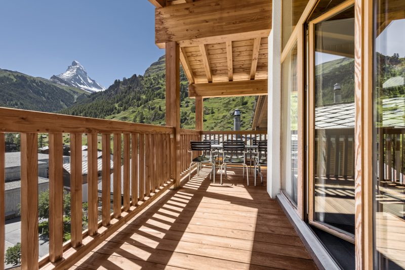 Elegant Alpine Escape with Breathtaking Views 1018
