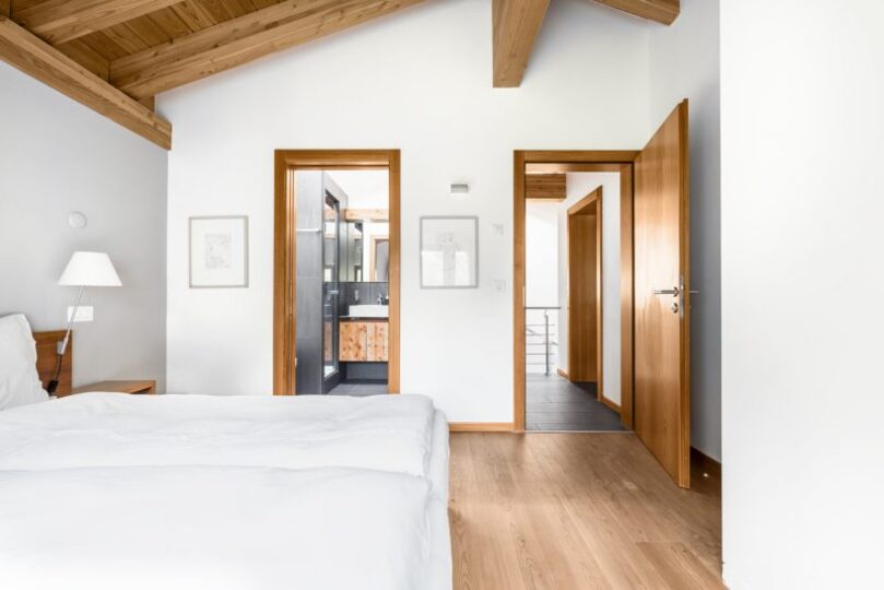 Elegant Alpine Escape with Breathtaking Views 1018