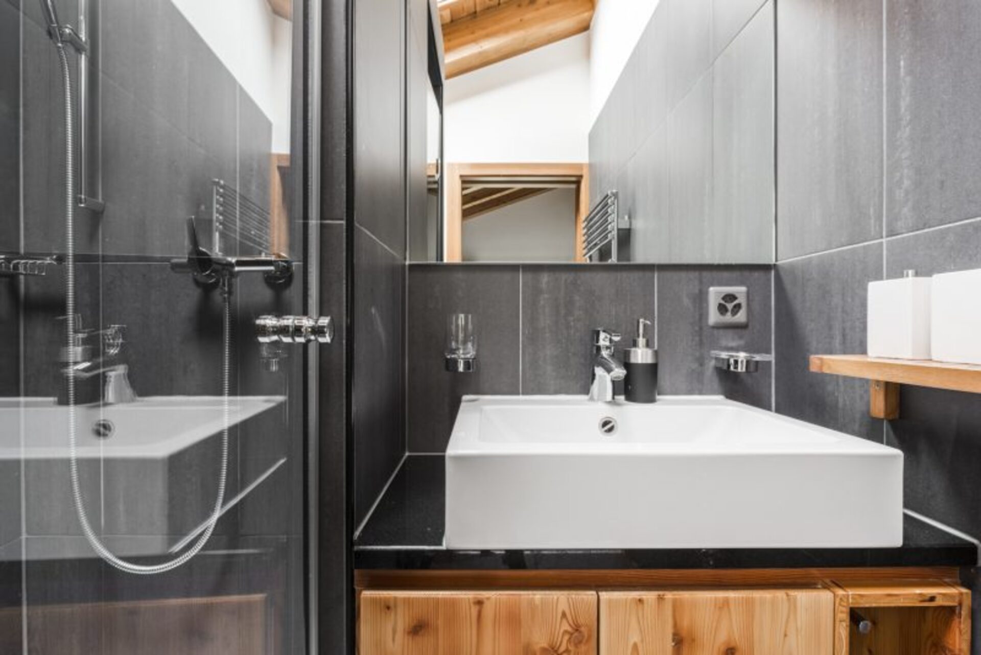 Elegant Alpine Escape with Breathtaking Views 1018