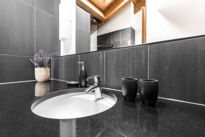 Elegant Alpine Escape with Breathtaking Views 1018