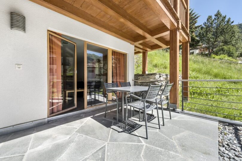 A Tranquil Garden Retreat Beneath the Matterhorn 1019