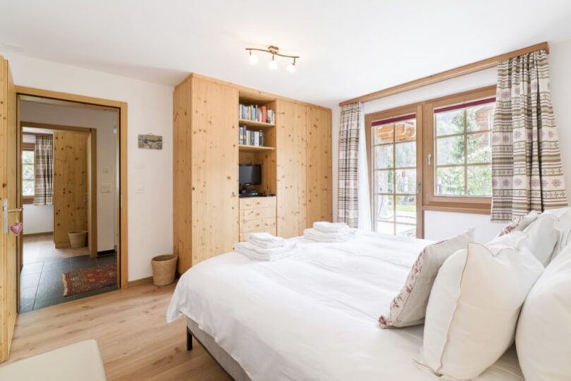 Cozy Alpine Retreat Beneath the Matterhorn 1021