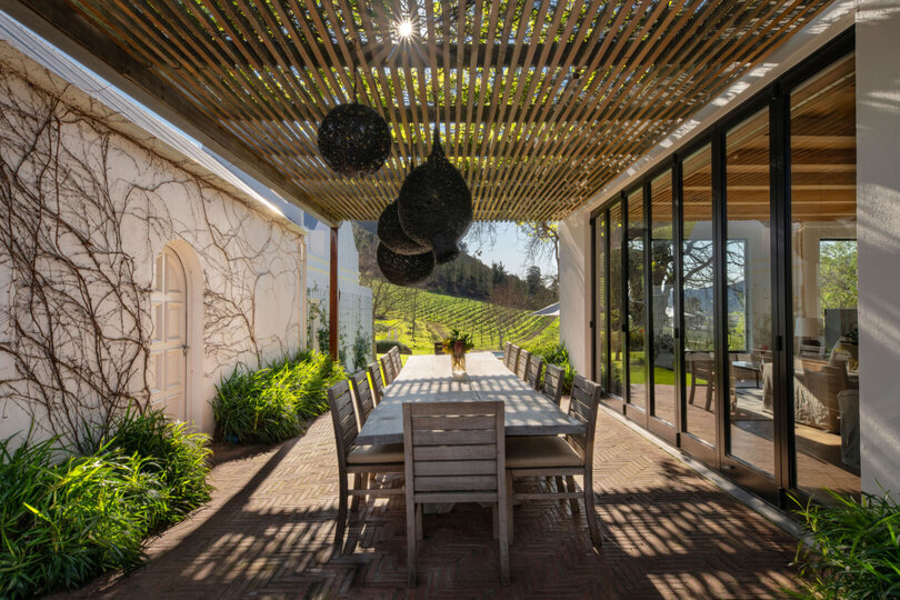 Elegant Shiraz Room with Vineyard & Mountain Views 1037