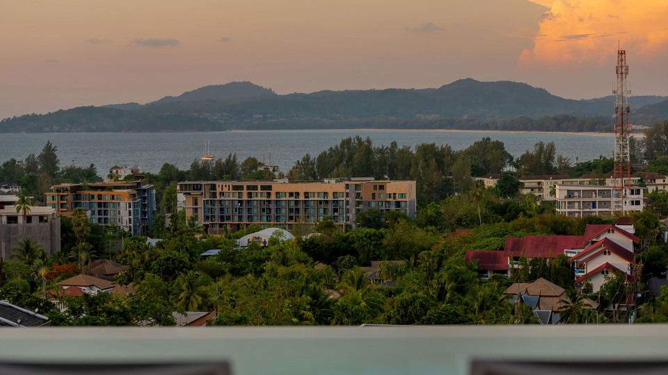 Sea View Zenith - Serene ocean views at sundown