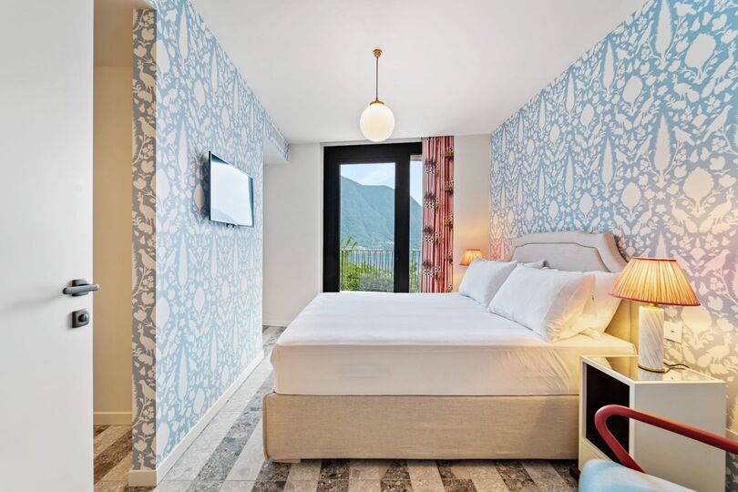 Luxurious 4 Bedroom Villa with Stunning Views in Lombardy