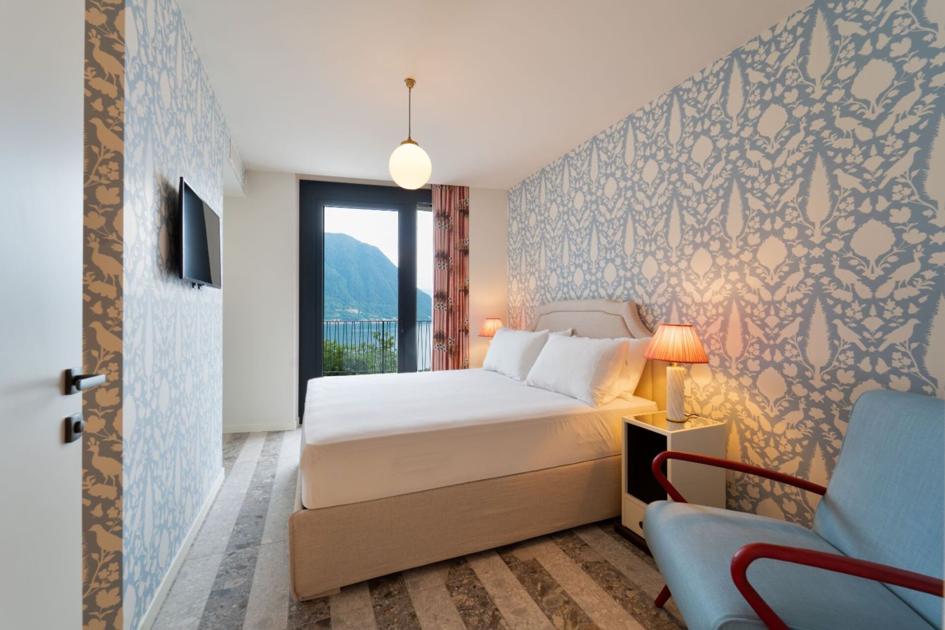 Luxurious 4 Bedroom Villa with Stunning Views in Lombardy