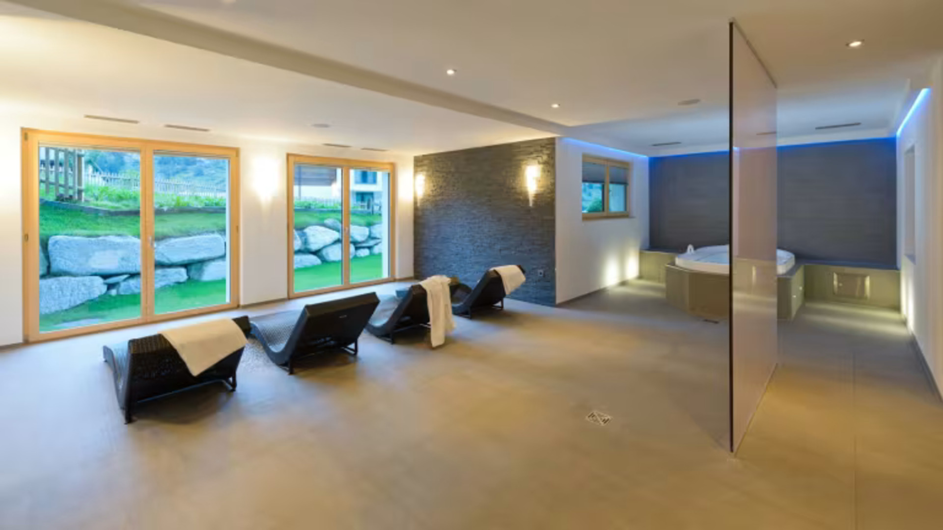 Spacious 3BR Apartment with Balcony in Zermatt, Zermatt Apartment 1238