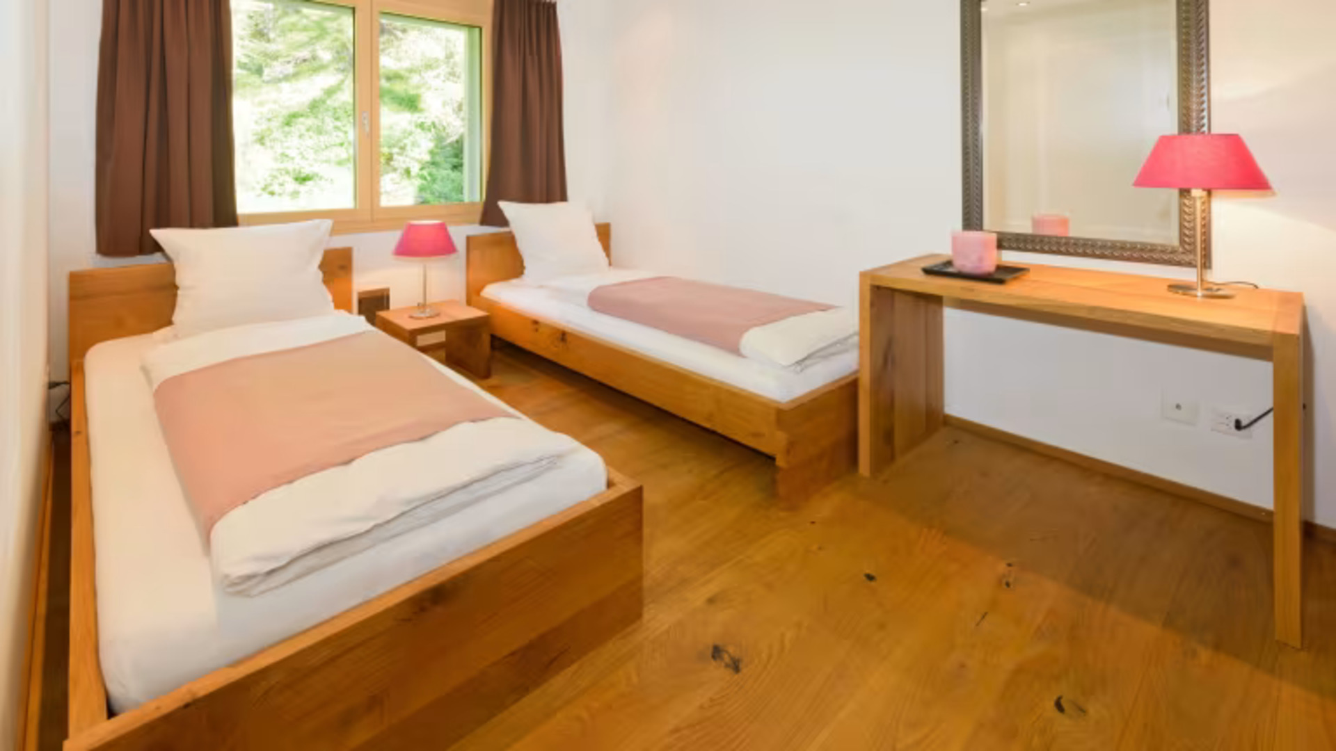 Spacious 3BR Apartment with Balcony in Zermatt, Zermatt Apartment 1238