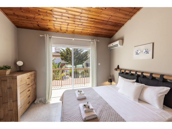 5 Star Anas Seaside Villa – Relaxing Beach Retreat in Kiti