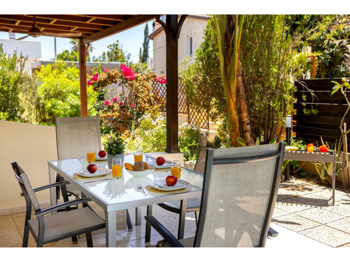 5 Star Anas Seaside Villa – Relaxing Beach Retreat in Kiti