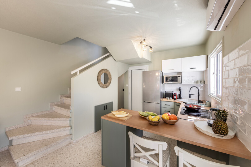 5 Star Oneiro Seaside Villa – Peaceful Coastal Living in Pervolia