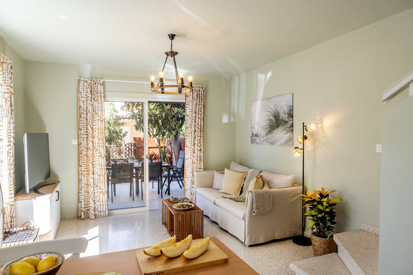 5 Star Oneiro Seaside Villa – Peaceful Coastal Living in Pervolia