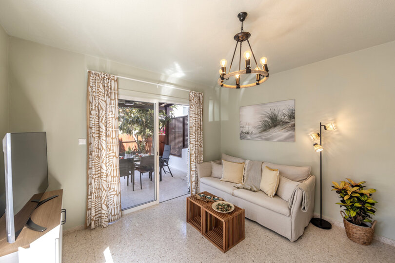 5 Star Oneiro Seaside Villa – Peaceful Coastal Living in Pervolia