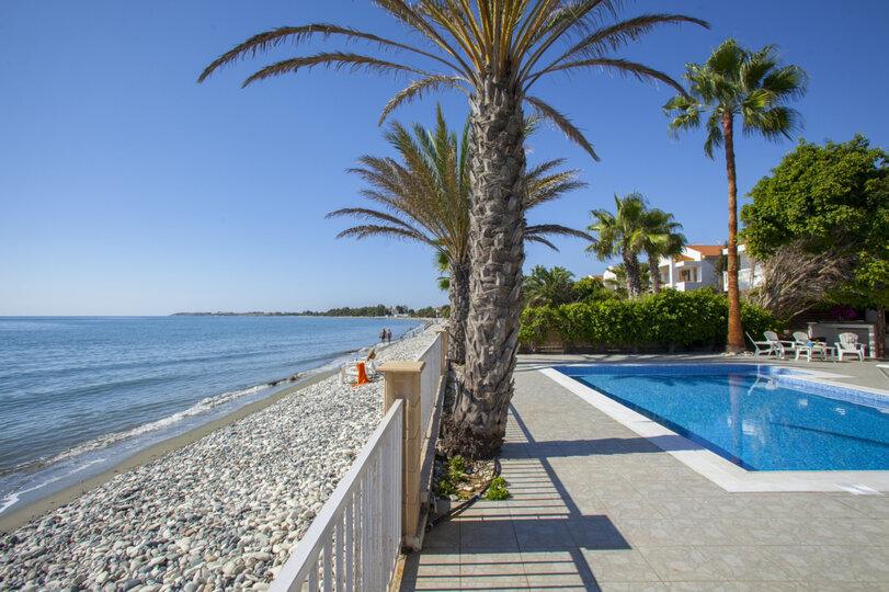 5 Star Villa Sunset Beachfront - Coastal Luxury Retreat