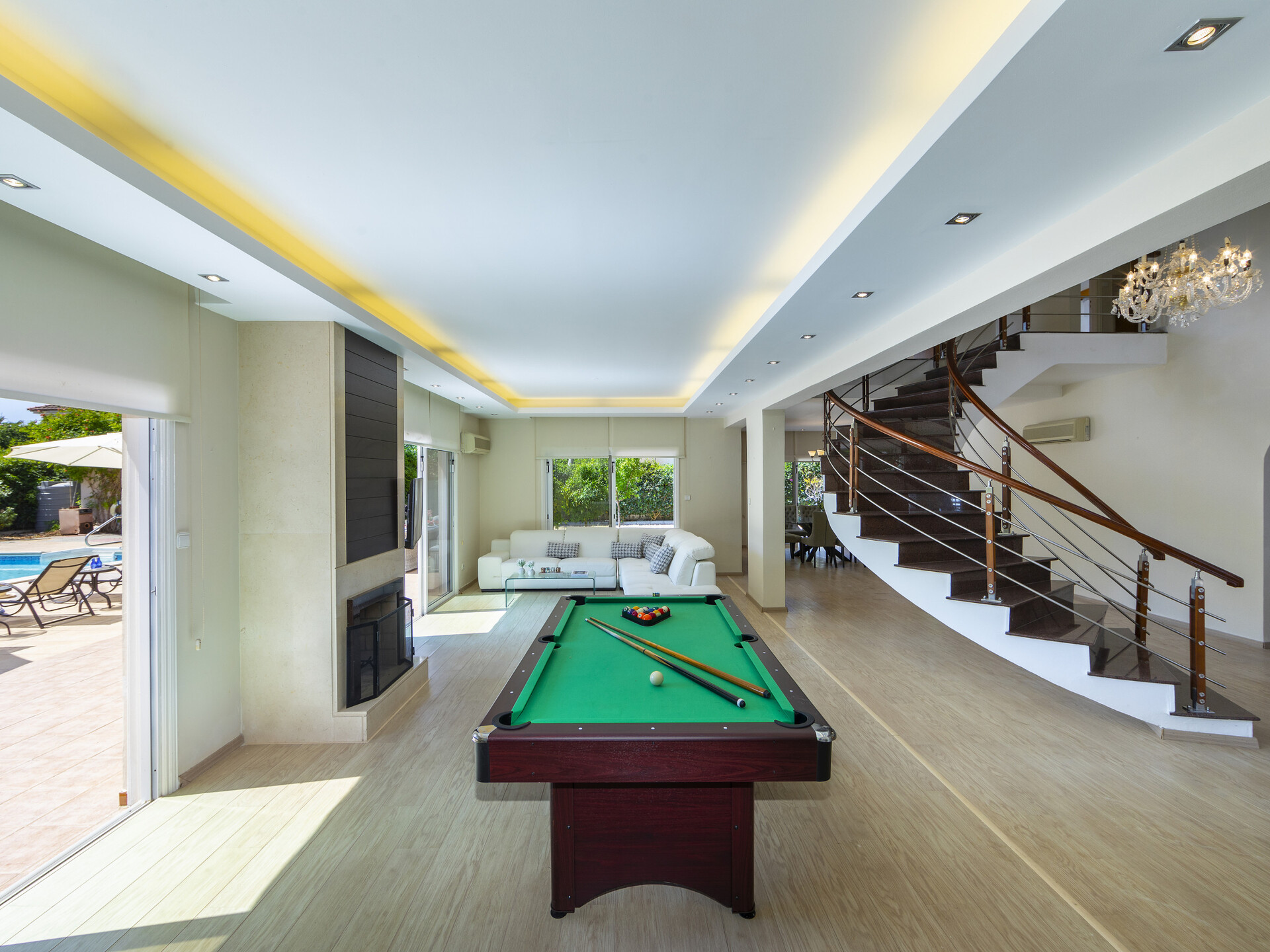 5 Star Villa Pervolia Nirides Seaside Mansion - Grand Family Retreat