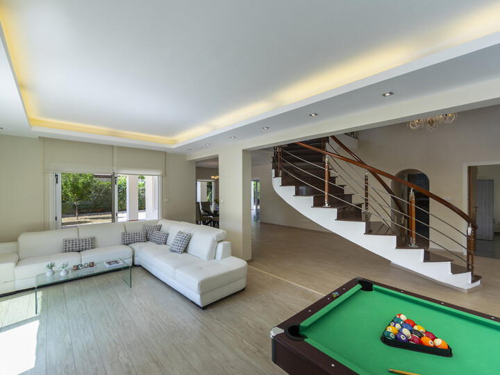 5 Star Villa Pervolia Nirides Seaside Mansion - Grand Family Retreat