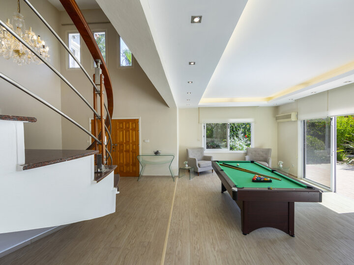 5 Star Villa Pervolia Nirides Seaside Mansion - Grand Family Retreat
