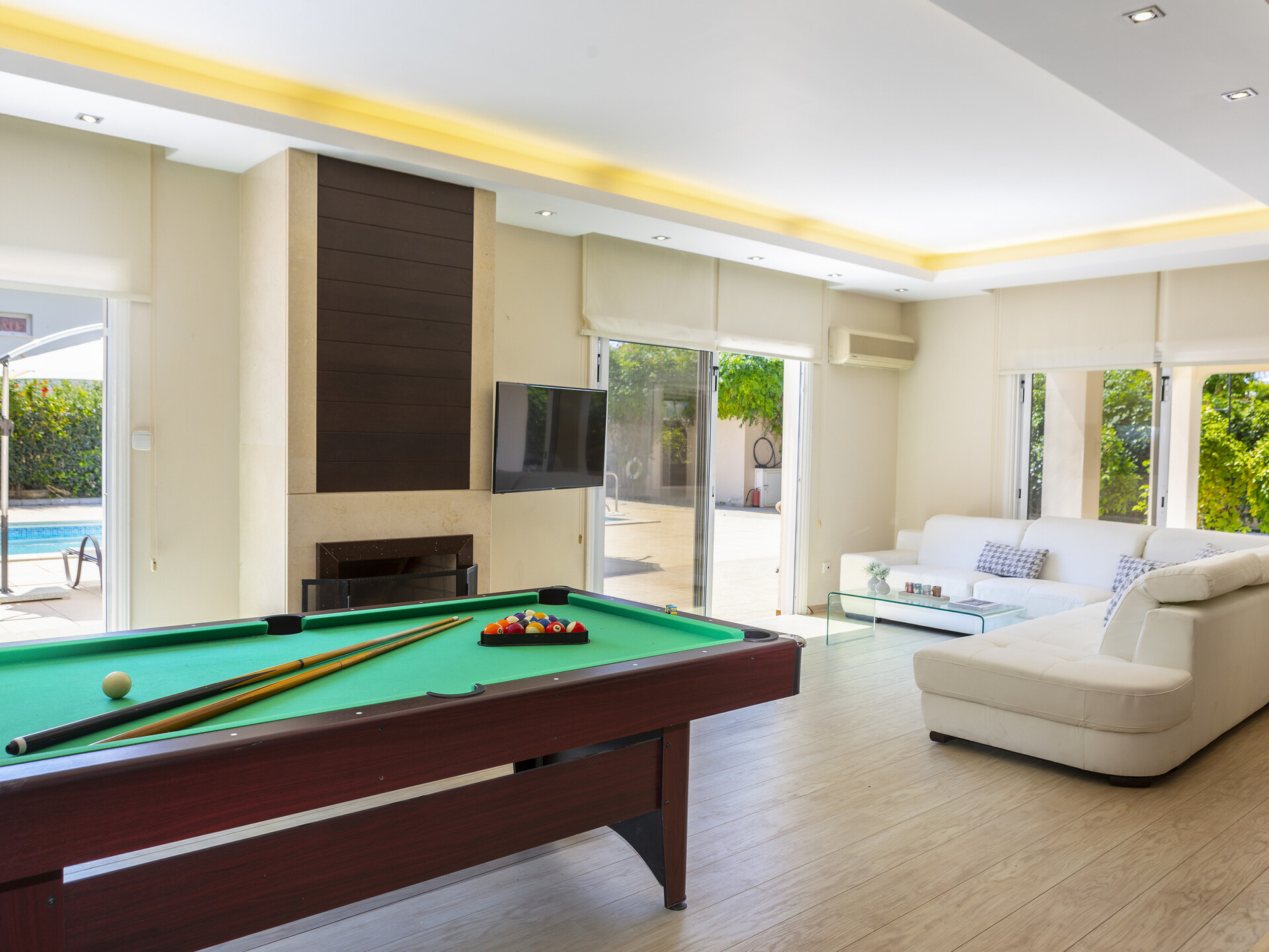 5 Star Villa Pervolia Nirides Seaside Mansion - Grand Family Retreat