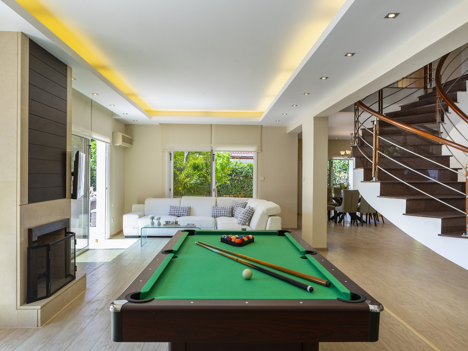 5 Star Villa Pervolia Nirides Seaside Mansion - Grand Family Retreat