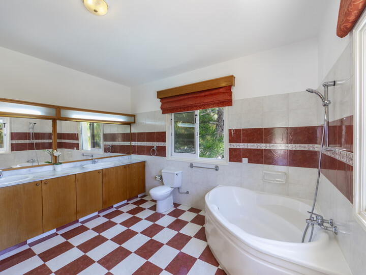 5 Star Villa Pervolia Nirides Seaside Mansion - Grand Family Retreat