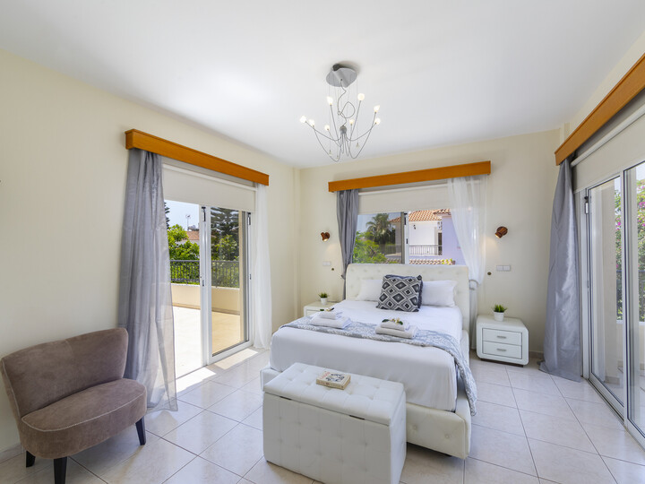 5 Star Villa Pervolia Nirides Seaside Mansion - Grand Family Retreat