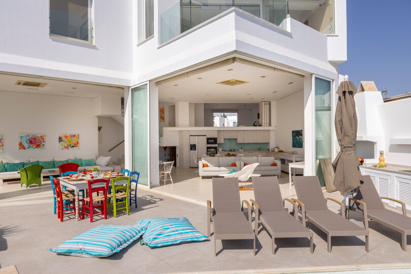 5 Star Villa AleMar Seafront - Designer Coastal Elegance