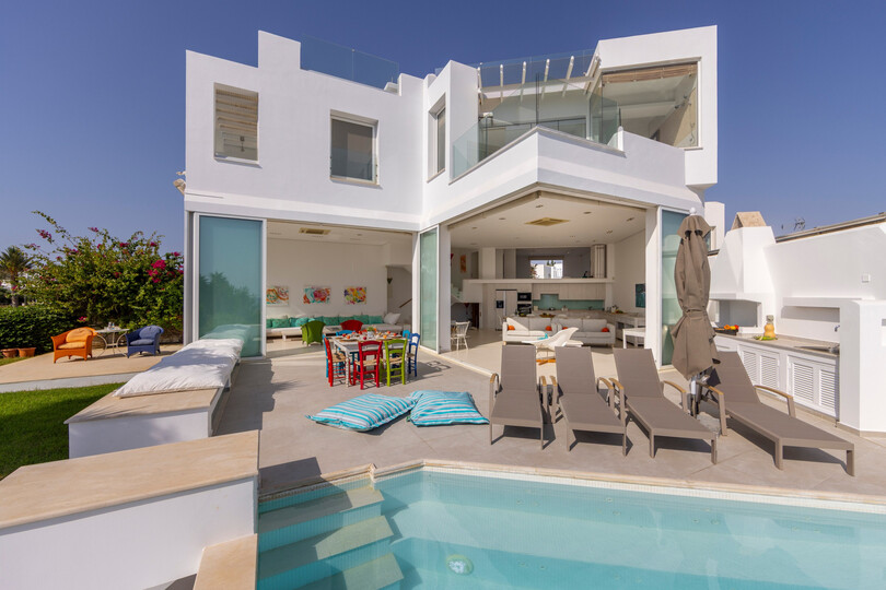 5 Star Villa AleMar Seafront - Designer Coastal Elegance