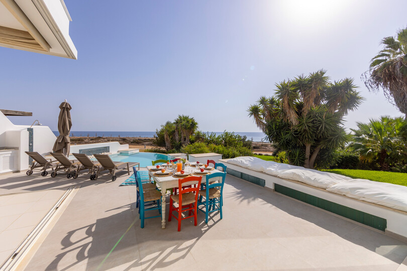 5 Star Villa AleMar Seafront - Designer Coastal Elegance