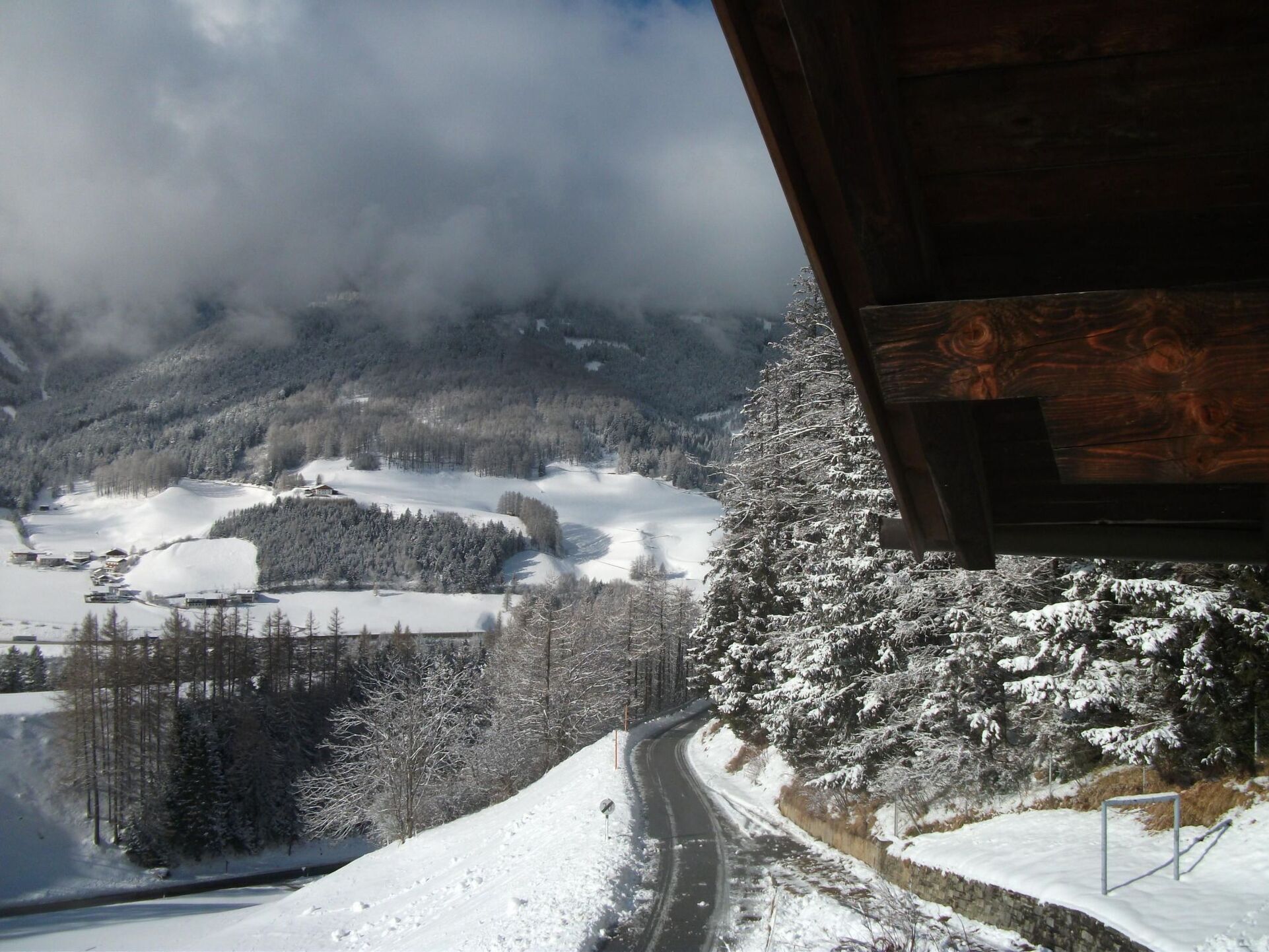Beautiful 2-Bed Apartment in Innsbruck-Land, Sleeps 5, 1289