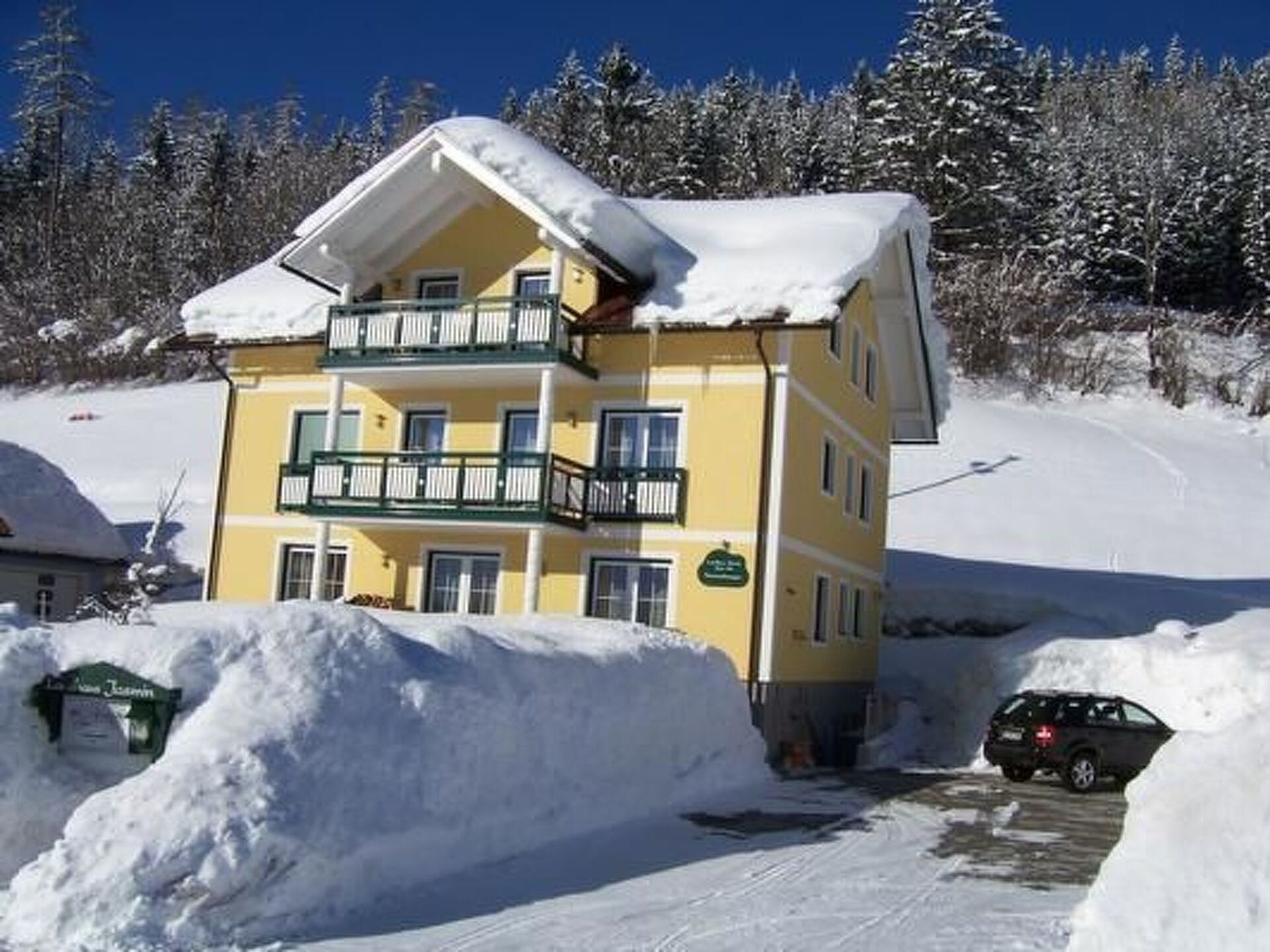 1-Bed Apartment with Mountain View in Liezen, Sleeps 4, 1114