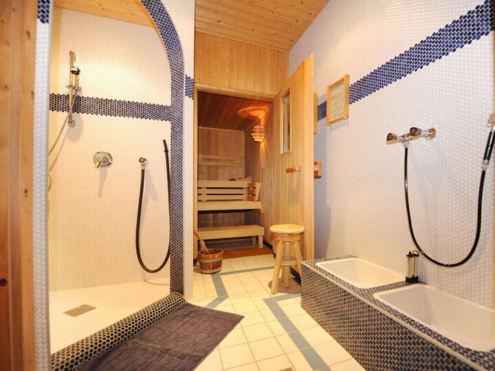 Serene 2-Bed Apartment in Landeck, Sleeps 5, 1298