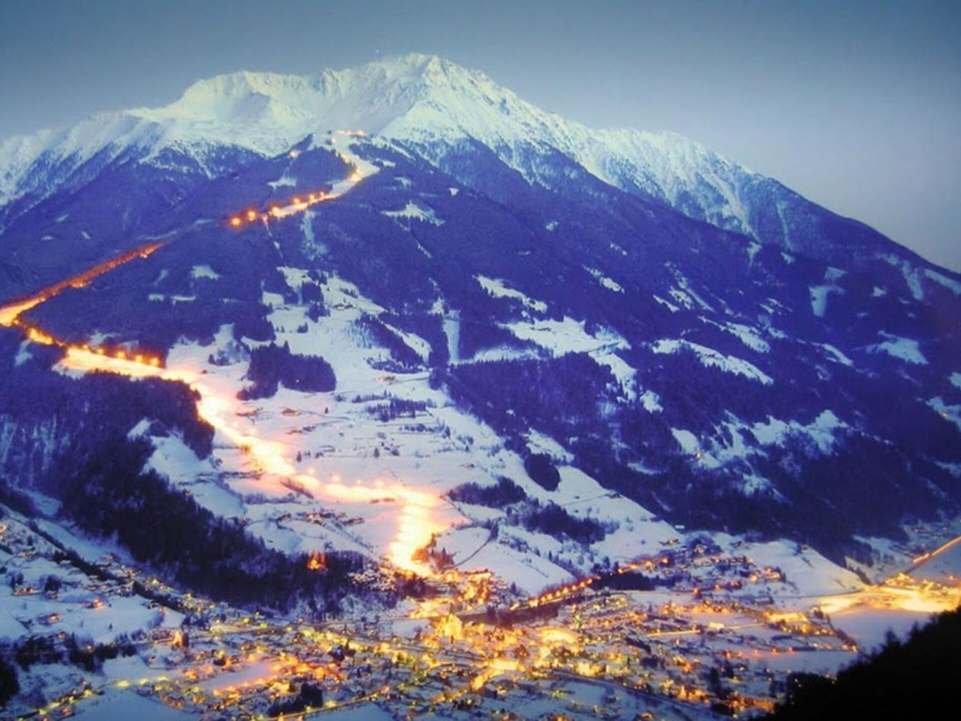 Luxurious 4-Bed Apartment in Lienz, Sleeps 10, 1300