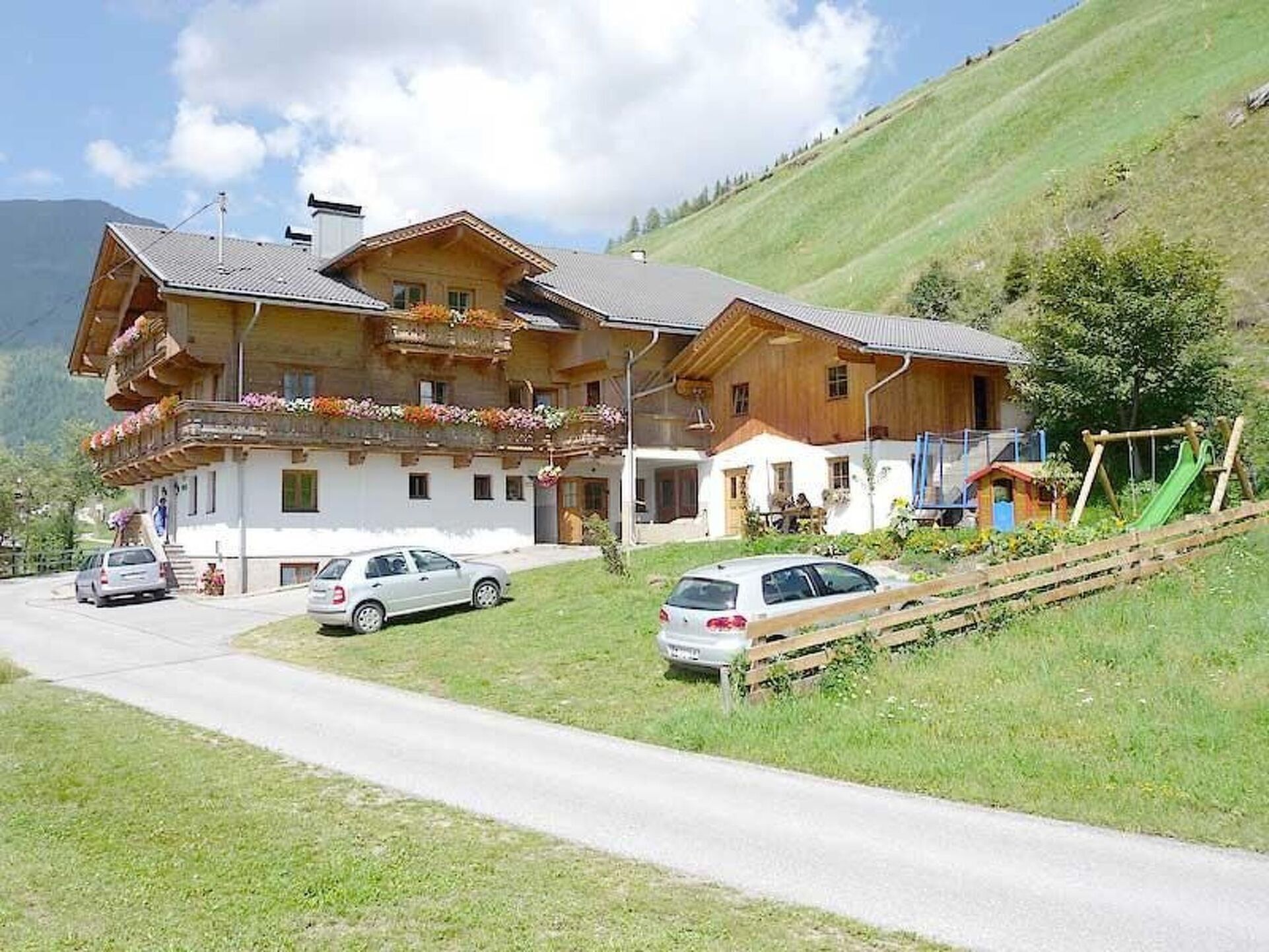 2-Bed Apartment with Mountain View in Lienz, Sleeps 4, 1126