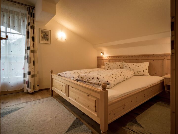 2-Bed Apartment with Mountain View in Lienz, Sleeps 4, 1126