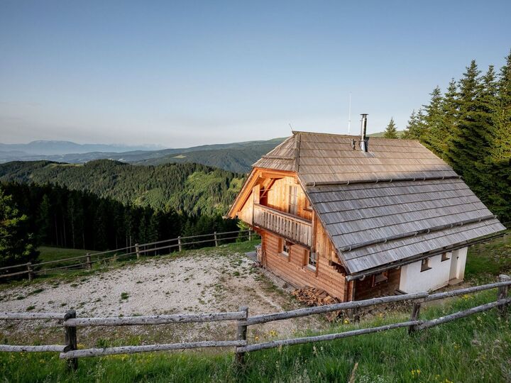 2-Bed House with Mountain View in Wolfsberg, Sleeps 6, 1104