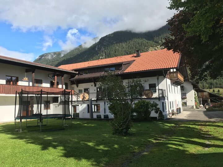 1-Bed Apartment with Mountain View in Reutte, Sleeps 4, 1312