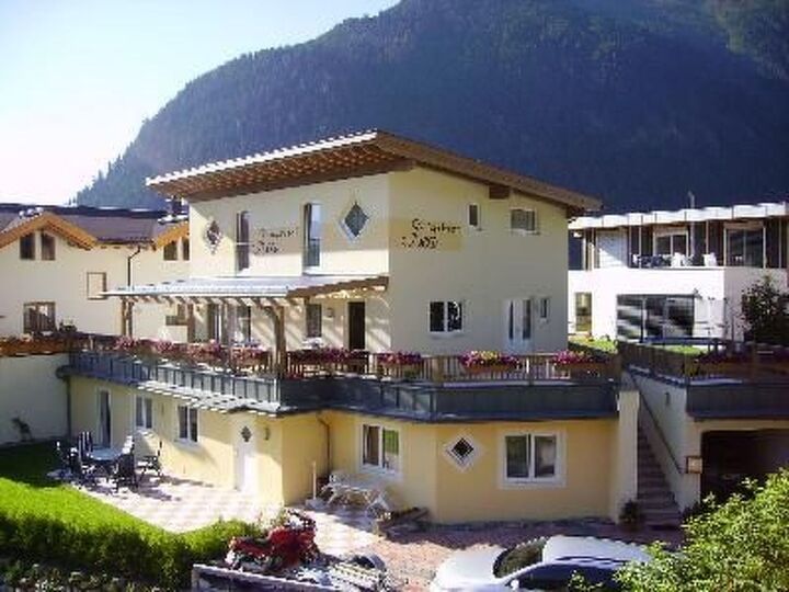 Exclusive 2-Bed Apartment in Imst, Sleeps 4, 1168