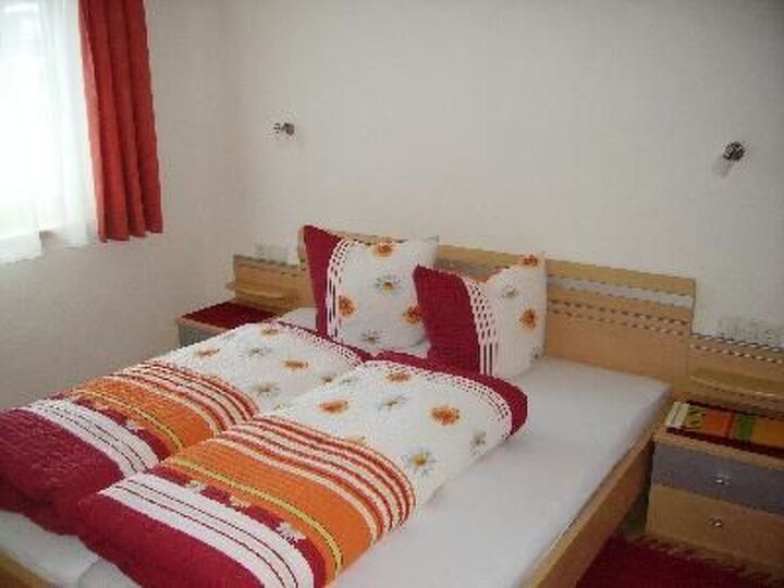 Exclusive 2-Bed Apartment in Imst, Sleeps 4, 1168