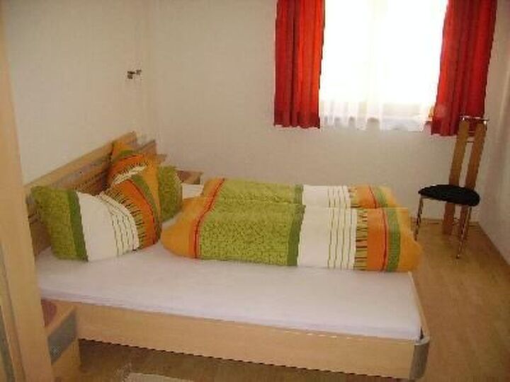 Exclusive 2-Bed Apartment in Imst, Sleeps 4, 1168