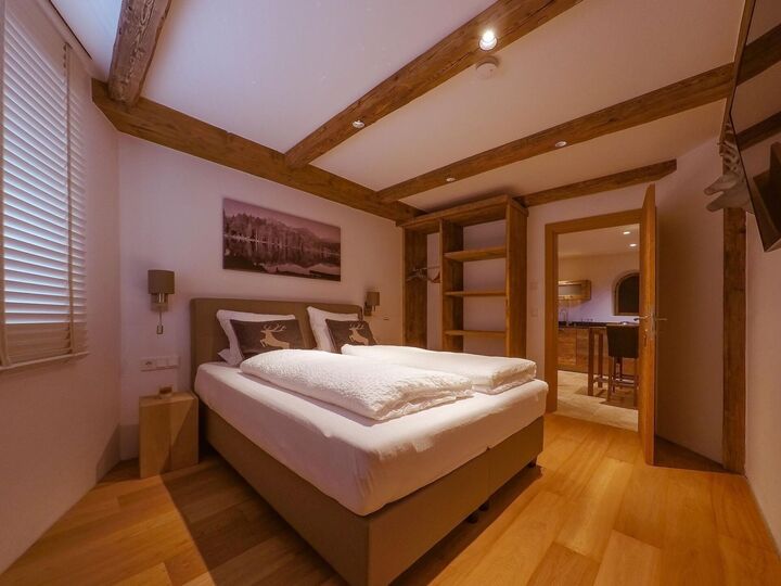 Idyllic 3-Bed Apartment in Kitzbuhel, Sleeps 6, 1169