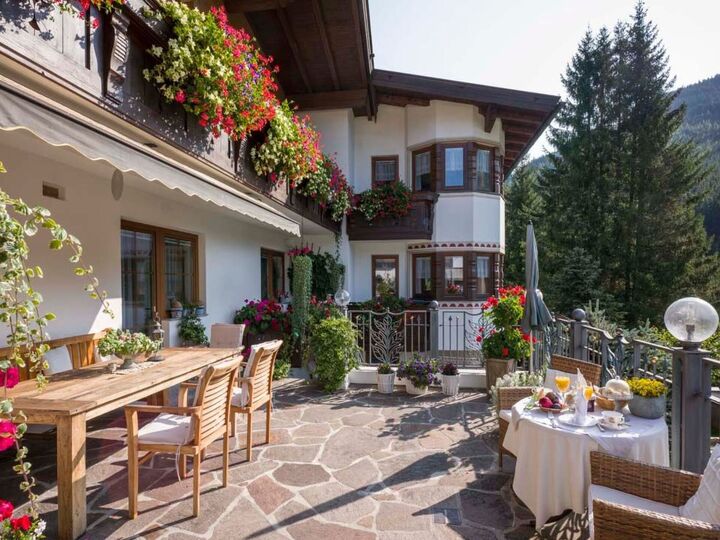 Sublime 1-Bed Apartment in Schwaz, Sleeps 4, 1165