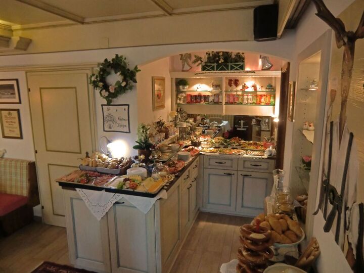 Sublime 1-Bed Apartment in Schwaz, Sleeps 4, 1165