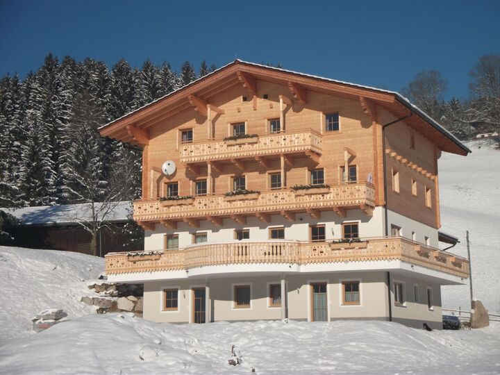Spacious 2-Bed Apartment in Zell am See, Sleeps 2, 1142, Mittersill, Austria