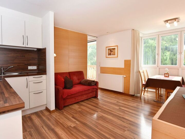 Elegant 1-Bed Apartment in Landeck, Sleeps 3, 1142, Kappl, Austria