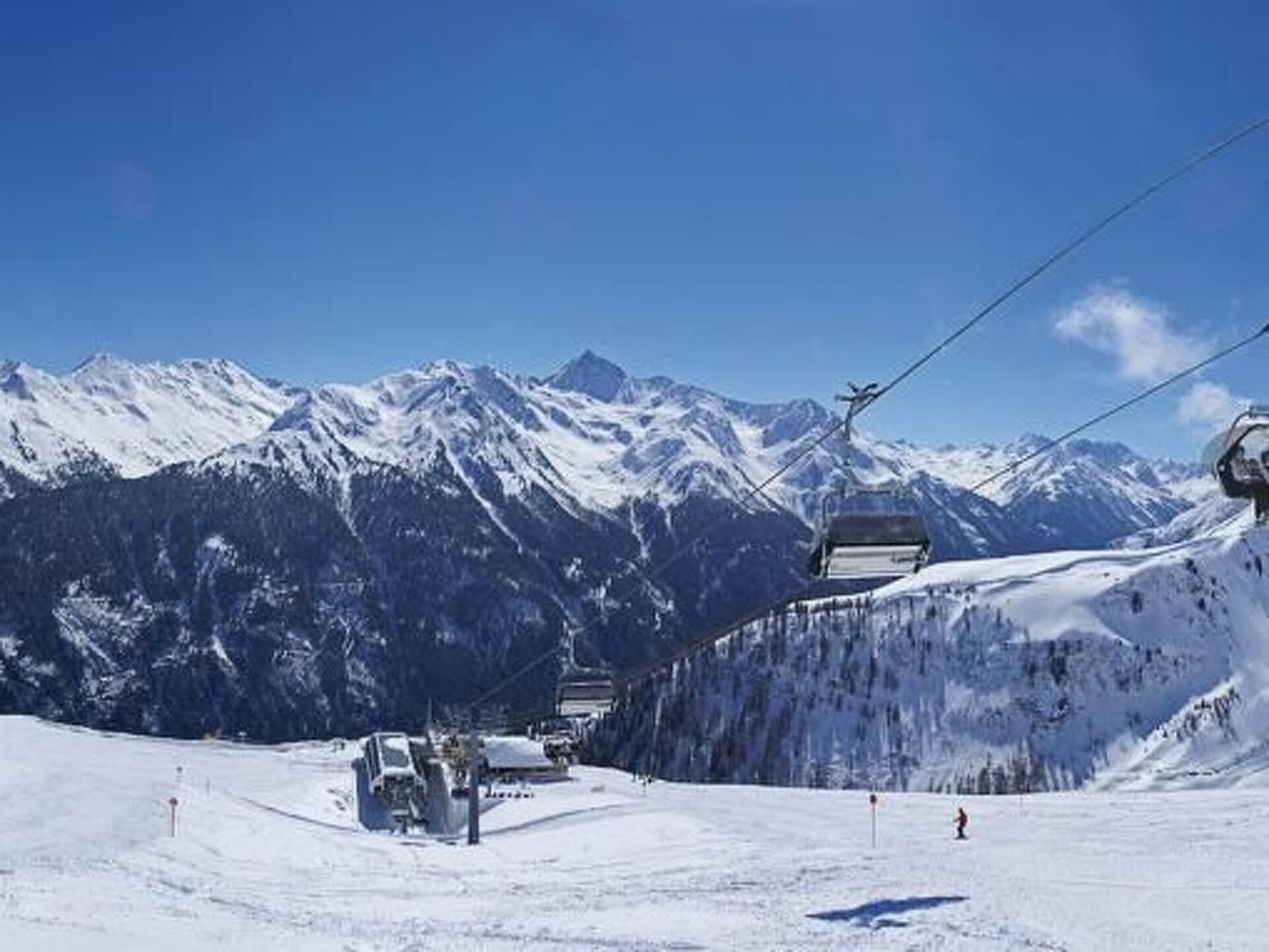 Beautiful 4-Bed Apartment in Landeck, Sleeps 10, 1333